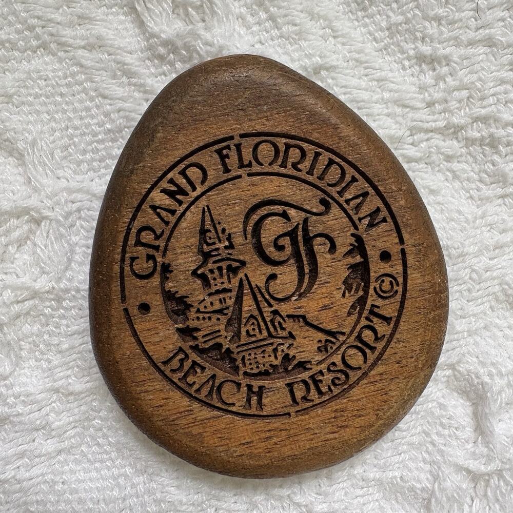 Vintage Disney Grand Floridian Beach Resort Hotel Wooden Lamp Fan Light Pull
